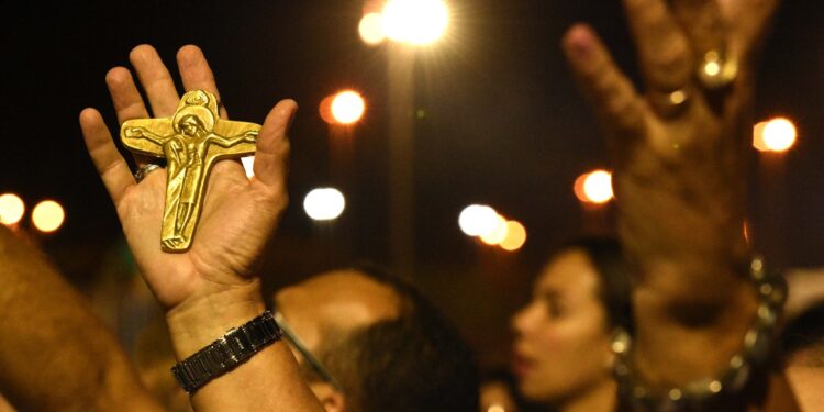 Pentecostes e Festa do Divino Espírito Santo reúnem fiéis no DF; trânsito sofre alterações