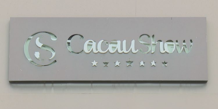Ex-consultora da Cacau Show é investigada por desviar R$ 370 mil de franqueadas no DF